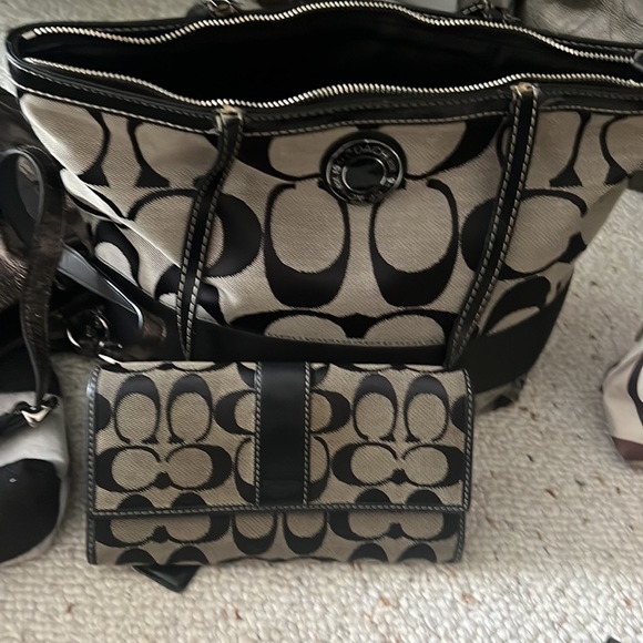 Coach  wallets ! - Picture 3 of 3